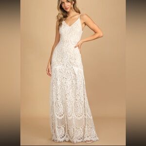 NWT Lulu’s Flynn white lace wedding gown, sold out in this size!